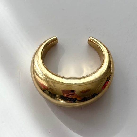 Noir NYC oversized silver or gold cuff bangle - Picture 5 of 7